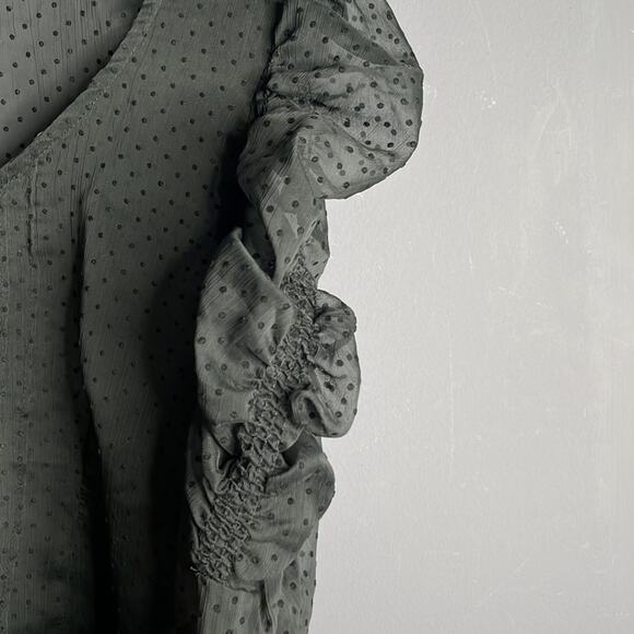 Silence + Noise Black Pin Dot Sheer Puff Sleeve Blouse Size Small - Picture 5 of 7